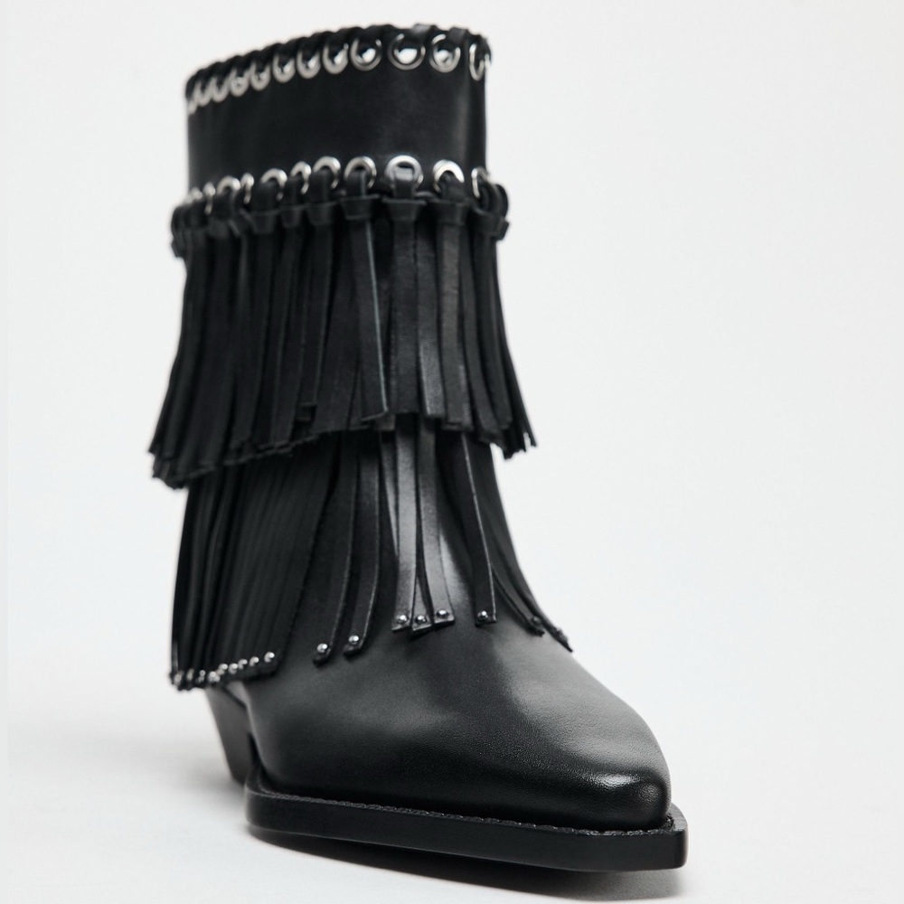 NWT ZARA FRINGED STUD ANKLE BOOTS. Size 7.5